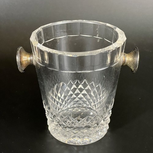 White metal mounted small - white,